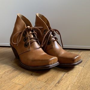 John Fluevog lace up ankle boots brown size 8.5
